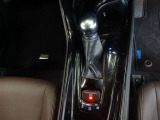 滑らかなCVT(無段変速機)を採用しており、発進から加速までとてもスムーズ。ギクシャク感のない自然な走りで、街中でも高速道路でも快適に運転できます
