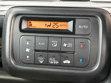 より快適にドライブを過ごして頂ける様に簡単に調整ができるオートエアコンを装備しております!ワンタッチですのでどなたでも簡単に操作できます!室内はこれでいつでも快適に保たれます。