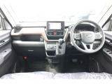 スッキリした運転席まわりで、快適ドライブが楽しめます!