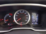 とっても見やすいメーターです。夜間時はラグジュアリーな気分にさせてくれる照明が魅力ですので、夜のドライブも楽しみになりますよ♪