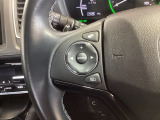 ステアリングにオーディオ操作スイッチが付いています。オーディオ画面に直接タッチしなくても操作が出来ますので、運転に集中できます。