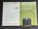 メンテナンスノート【整備記録簿】、取説も揃ってます。スマートキーはバッグなどにしまったままボタン操作でエンジンの始動・停止ができて大変便利です。