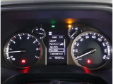 とっても見やすいメーターです。夜間時はラグジュアリーな気分にさせてくれる照明が魅力ですので、夜のドライブも楽しみになりますよ♪