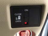 【パワースライドドア】助手席側がパワースライドドアになっており、運転席のスイッチやスマートキーでも開閉が可能です!開口部も広いので乗り降りも楽々♪