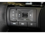 ステアリングスイッチ付きなので、目線を下げずにオーディオ操作をする事が出来ます。
