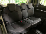 3列目シートはもちろん状態良好☆大人でもゆったりと座って頂けますので、大人数でのお出かけもラクラクです♪ご家族で、気の知れた仲間で、ドライブに行くのが楽しみですね♪