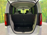 後席を格納すると、これだけの広さが!シーンに合わせたシートアレンジで、大きな荷物も積むことが出来ます♪