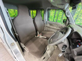 運転席シート廻りは使用感も少なく、良好な状態となっています。丁寧に使われていたことがよくわかりますね。
