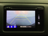 バックでの車庫入れも安心です! リアカメラが付いているバックモニター付のナビを装備しております。操作線もついており距離感も画面から確認できます。