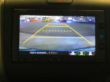 バックモニター付きで、車庫入れやバック時の後方確認をサポート。