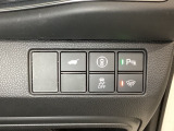ハンドルの右側にHondaセンシング用のメインスイッチとパワーテールゲートスイッチがついています。パワーテールゲートスイッチは車内からでもテールゲートの開け閉めを電動でできます。