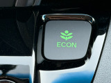 ワンタッチで省燃費走行をサポートするECONスイッチを装備。