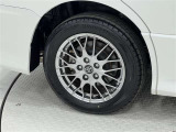 タイヤサイズは205/55R16!純正アルミホイール!残り溝は5ミリ程度です!