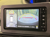 【パノラマモニター】専用のカメラにより、上から見下ろしたような視点で360度クルマの周囲を確認することができます☆死角部分も確認しやすく、狭い場所での切り返しや駐車もスムーズに行えます。