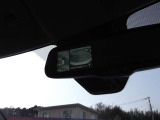 アラウンドビューモニター画像を映し出せるルームミラーです。全体を見渡せてとても重宝します。