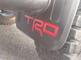 TRDマッドガードに変更してあります。