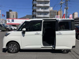 両側パワースライドドア付きだから、狭い駐車スペースなどでの 乗り降りラクラク!小さなお子さまのいるご家庭には嬉しい装備。
