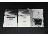 保証書・記録簿・取扱説明書と揃っています。キーの電池は新品にお取替えしてから納車させて頂きます。