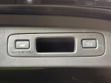 【パワーバックドア】スマートキーや運転席のボタンを押すだけでリアゲートが自動で開閉します!荷物を持っている時や、高い位置にあるバックドアを閉める際に便利な機能です♪