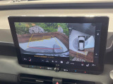 【パノラミックビューモニター】専用のカメラにより、上から見下ろしたような視点で360度クルマの周囲を確認することができます☆死角部分も確認しやすく、狭い場所での切り返しや駐車もスムーズに行えます。