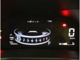 とっても見やすいメーターです。夜間時はラグジュアリーな気分にさせてくれる照明が魅力ですので、夜のドライブも楽しみになりますよ♪