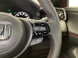 ステアリング右手側に安全運転支援機能のホンダセンシングをコントロールするスイッチ。ステアリングヒーター付き