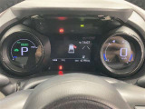 一目で今出ている速度が分かるデジタルメーターを採用しており、うっかりのスピード超過も減りますよ