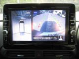 アラウンドビュ-モニタ-搭載! 前席の液晶モニターに自車両を上空から撮影したような映像を表示!車両周囲の状況を把握できるようにし、スムーズな駐車が可能になります!