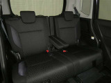 後席シートも広々としたスペースを確保しています。大人でもゆったりと座って頂けますので、大人数でのお出かけもラクラクです♪ドライブに行くのが楽しみですね♪