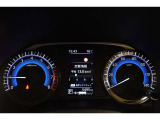 とっても見やすいメーターです。夜間時はラグジュアリーな気分にさせてくれる照明が魅力ですので、夜のドライブも楽しみになりますよ♪