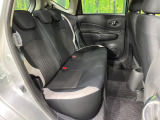 後部座席も気になるようなキズ・汚れやへたり等、大きなダメージはなく、良好な状態です。