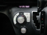 オートエアコン♪オートスイッチONで温度調節はクルマにおまかせ♪設定温度をキープし、常に快適な室温で過ごせます♪