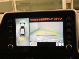 【バックガイドモニター】 車庫入れなど後進運転時に死角をモニターで確認ができて安全です♪ ステアリング操作の参考になるガイド線も表示しますので車庫入れがニガテな方も安心ですネ!