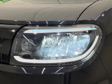 【LEDヘッドライト】悪天候や夜間走行時も良好な視界を確保し安心して運転できる高輝度LEDヘッドライトを装備!点灯速度が早く、消費電力も抑えられています。