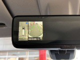 アラウンドビューモニター搭載。上から見下ろしたように液晶に映るのでスムーズな駐車をサポートします。