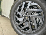 【純正16インチアルミホイール】外観にマッチした純正アルミホイールを装着しております。各種社外アルミホイールや、スタッドレスタイヤも取扱いしております。是非ご相談ください♪