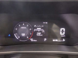 とっても見やすいメーターです。夜間時はラグジュアリーな気分にさせてくれる照明が魅力ですので、夜のドライブも楽しみになりますよ♪