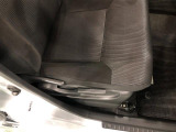 痛みの出やすい運転席シートの角、フロアマット、座面、ともに良好です
