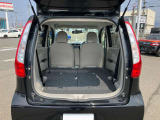 セカンドシートを折りたたむと長い荷物も収納できます。
