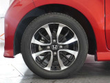 アルミホイール装着車です!これで足元まわりもおしゃれにきまります!