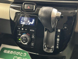 オートエアコン装備しています☆温度に設定をして頂くだけで冷房と暖房に切り替えや風向も自動で切り替えをしますよ!!