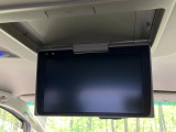 【フリップダウンモニター】大画面モニターで後席でもエンタメをお楽しみいただけます。小さなお子様にも大人気の装備です♪