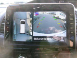 アラウンドビュ-モニタ-装備。上から見下ろしているような映像が表示されるので、車庫入れ時も安心です!