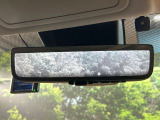 【デジタルインナーミラー】後席の大きな荷物や同乗者で後方が確認しづらい時でも安心!カメラが撮影した車両後方の映像をルームミラー内に表示。クリアな視界で状況の確認が可能です!