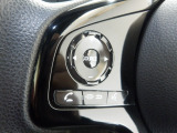 ハンドルにオーディオの操作スイッチが装備されています!視線を前方から外さずハンドルから手を離さずに操作できるのでとっても安全ですね♪