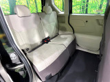 後部座席も気になるようなキズ・汚れやへたり等、大きなダメージはなく、良好な状態です。