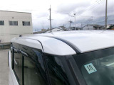 ルーフは目立つキズやへこみなどはない状態です。