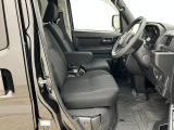 運転席も広々としています♪
