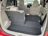 リヤシートは5:5分割で倒せます。リヤシートを前方に倒せば、大きな荷物も載せられます