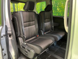 後部座席も気になるようなキズ・汚れやへたり等、大きなダメージはなく、良好な状態です。
